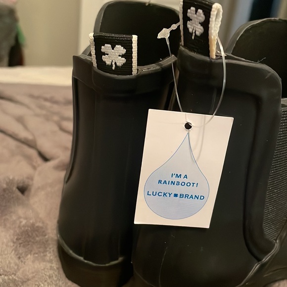Brand new never worn Lucky Brand rain boots - black size 6M/36 1/2 in women’s - Picture 3 of 3